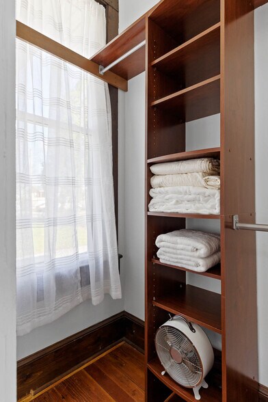 Back bedroom closet - 2015 E 12th St