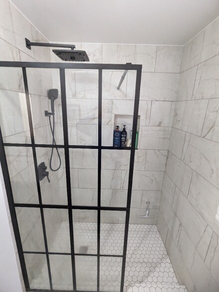 Building Photo - 1218 Greenwood Dr