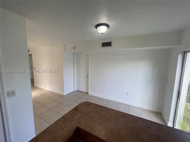 Building Photo - 1251 SE 31st Ct