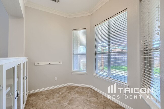 Building Photo - 2020 Hillcroft Dr