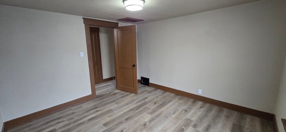 Building Photo - 915 State St