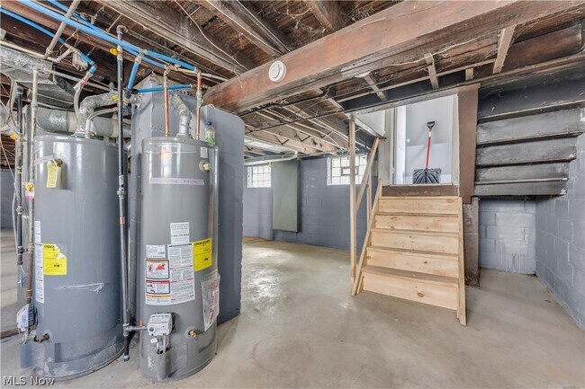 Building Photo - 10613 Sandusky Ave