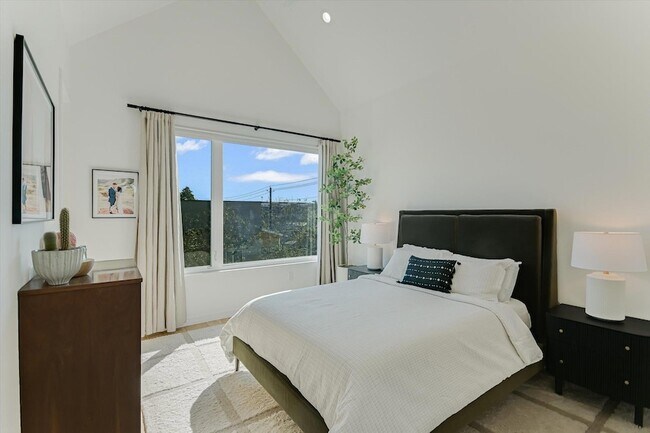 Building Photo - 410 W Alpine Rd