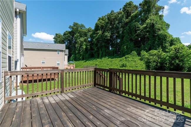 Building Photo - 108 Lookout Point Pl