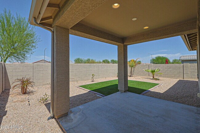 Building Photo - 9018 W San Miguel Ave