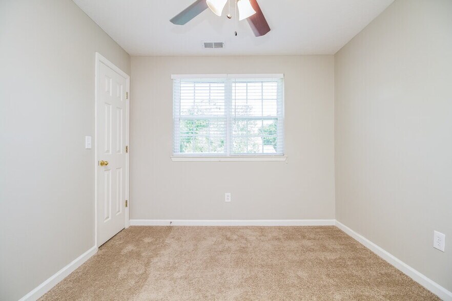 Building Photo - 607 Doral Pointe