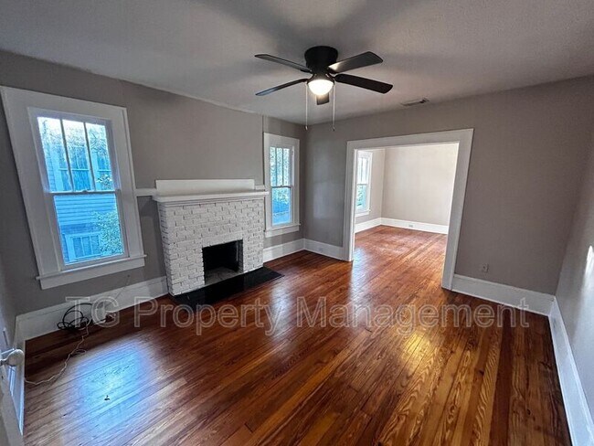 Building Photo - 2561 Rosselle St