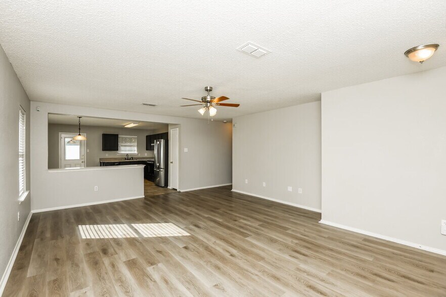 Building Photo - 7948 Meadow View Tr