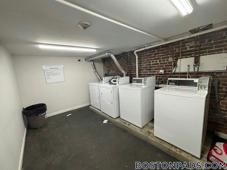 Building Photo - 114 Willow St