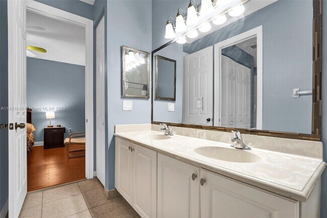 Building Photo - 5038 SW 183rd Ave