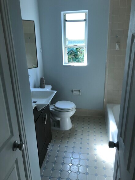 Bathroom - 3638 Jammes Rd