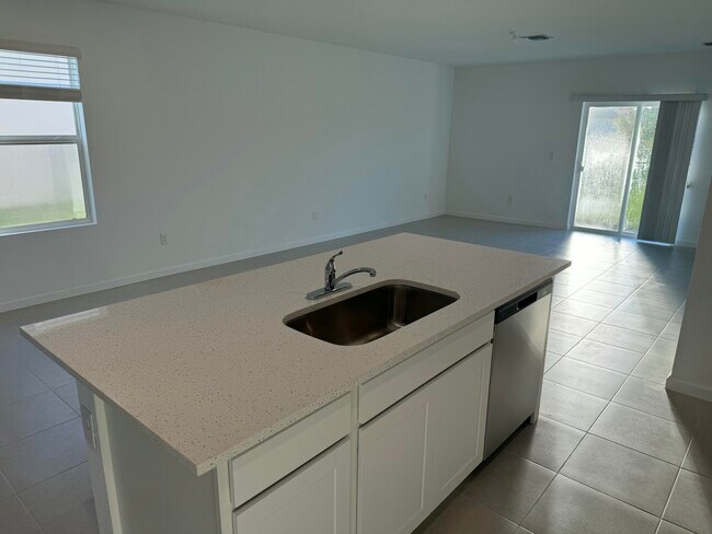 Building Photo - 673 Carlyle Way