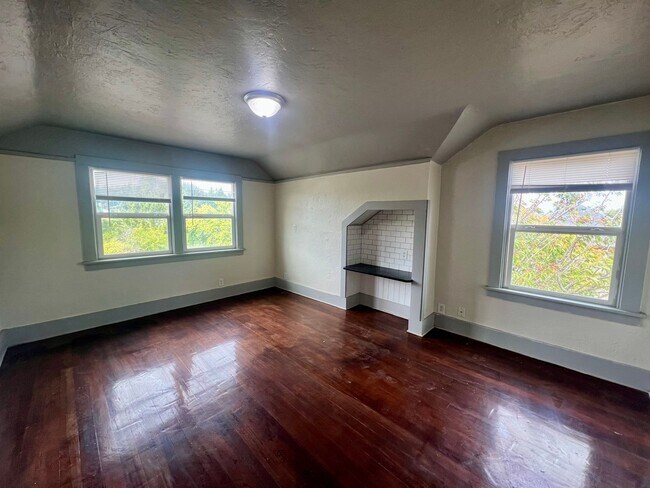 Building Photo - 875-879 Donnelly Ave