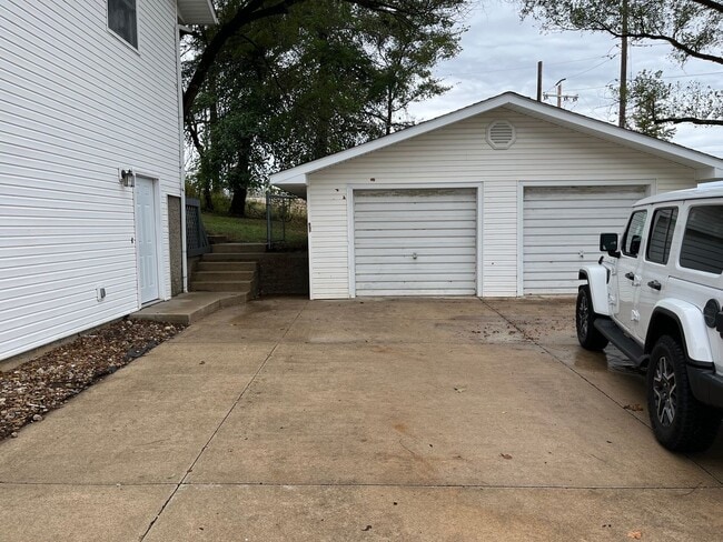 Building Photo - 3bedroom 3 bath. coming soon.