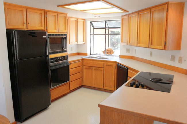 Building Photo - 36 Fairway Village Ln