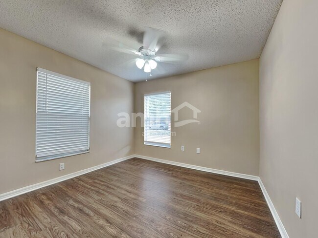 Building Photo - 837 Greenbelt Cir