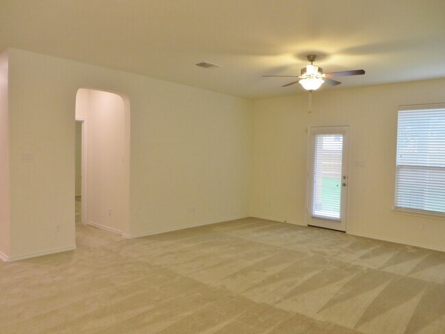 Building Photo - 4 Bedroom 2 Bathroom Creekside At Georgetown Village Home