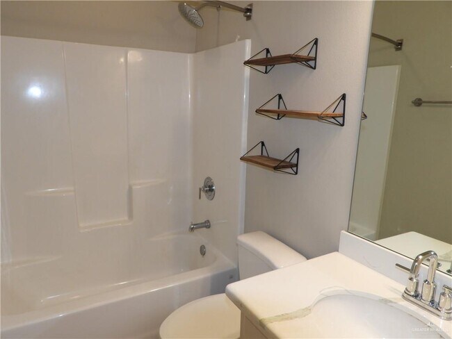 Building Photo - 15 E Candor Dr