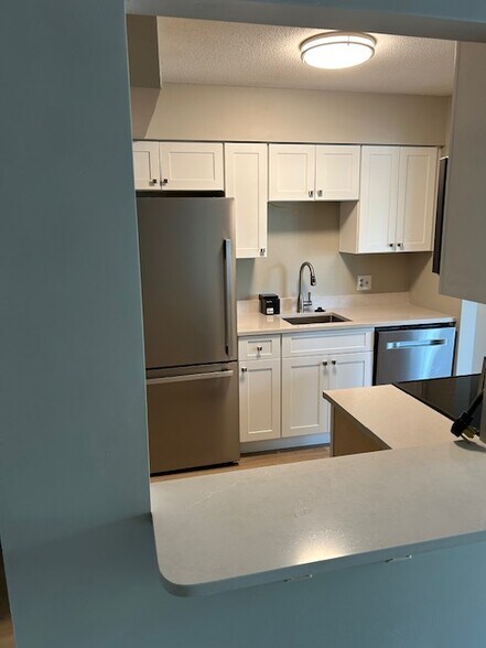 Primary Photo - 100 Kennedy Dr