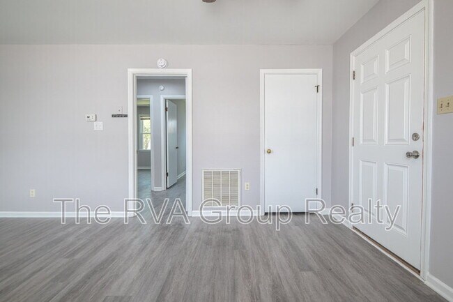 Building Photo - 3805 Woodlawn St