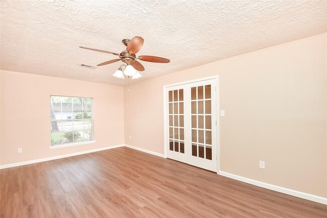 Building Photo - 2910 Colonial Dr