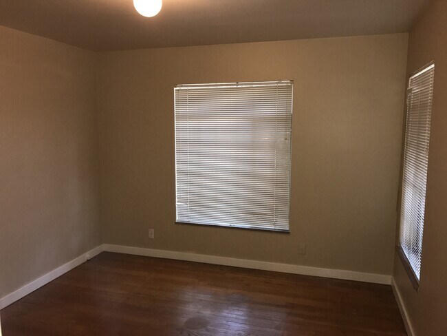 Building Photo - 3 bed home in historic area for rent near the Paseo district, on Hudson between NW 23rd and NW 36th.