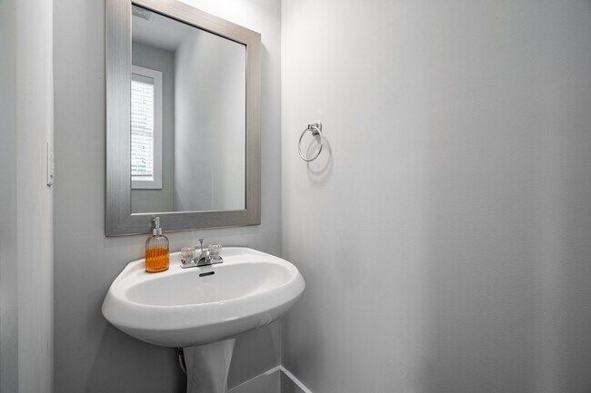 Building Photo - Furnished, short-term lease available now ...