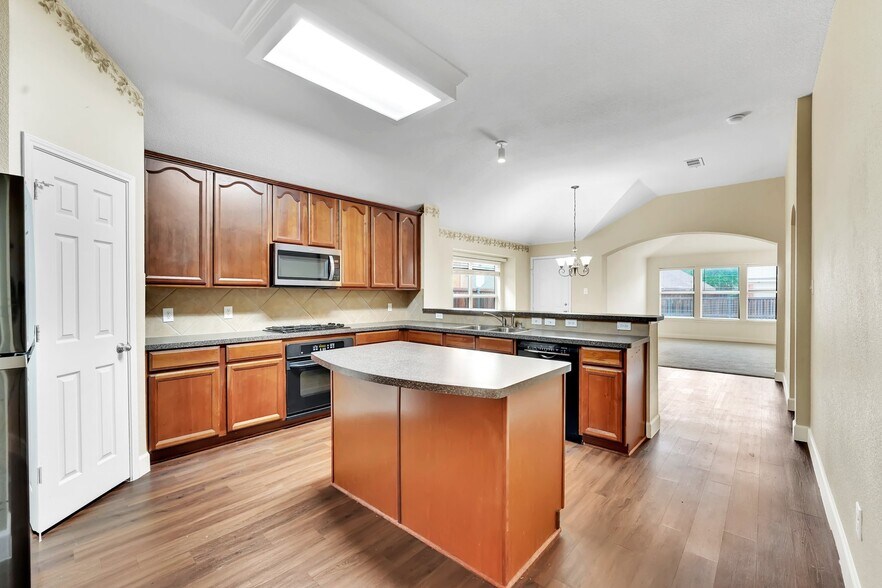 Building Photo - 12618 Red Hawk Dr