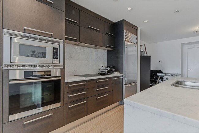 Building Photo - 900 Biscayne Blvd
