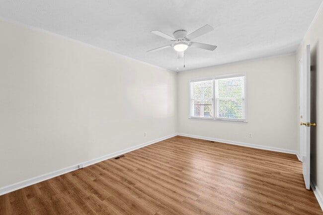 Building Photo - 1201 River Ridge Dr