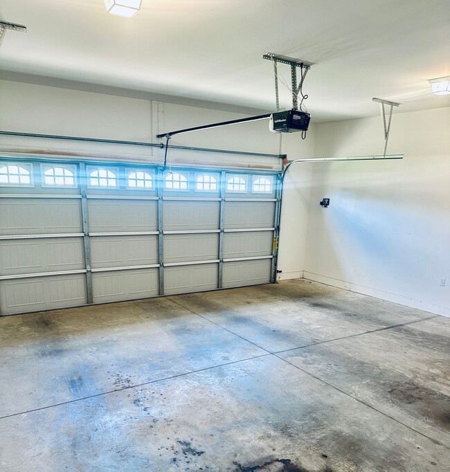Building Photo - Beautiful Headland Property