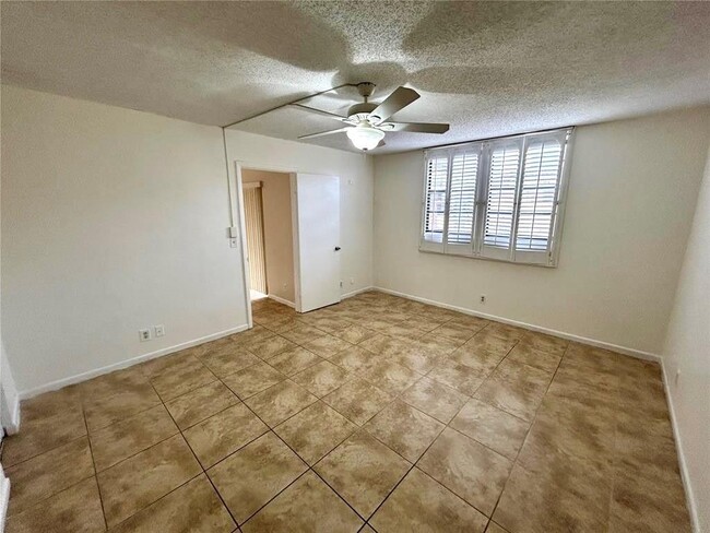 Building Photo - 6475 W Oakland Park Blvd