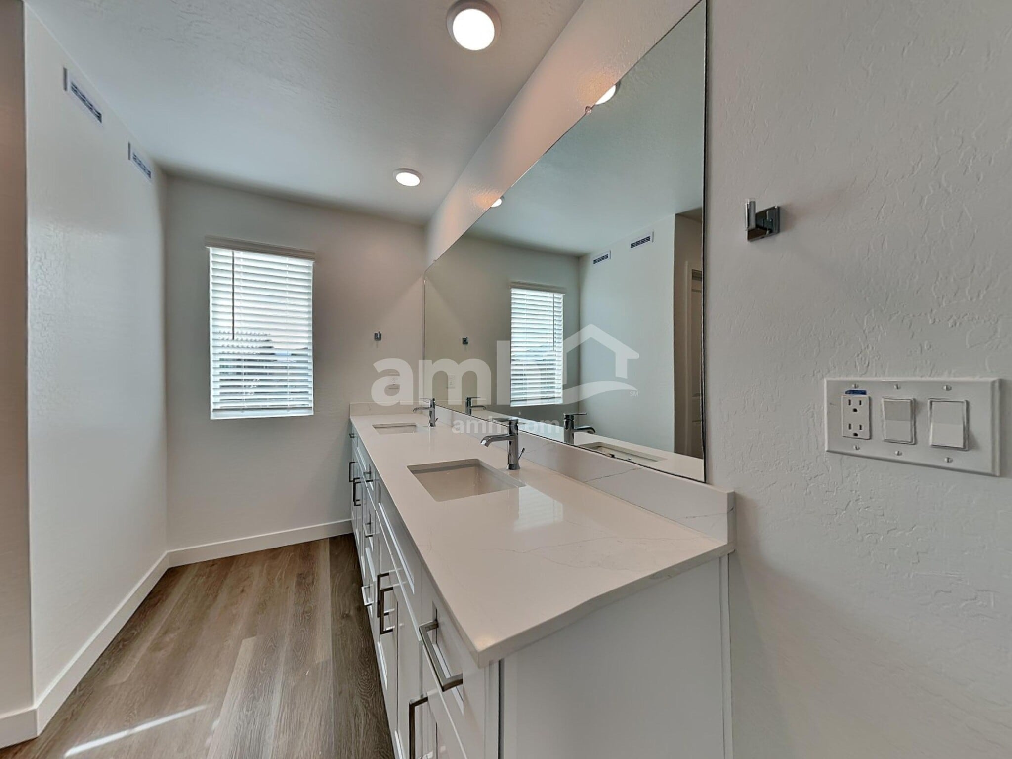 Building Photo - 9746 W Luxton Ln