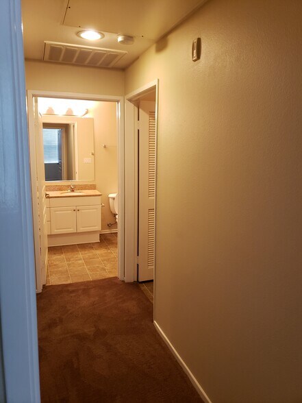 Hallway/Bathroom - 2264 Watermarke Pl