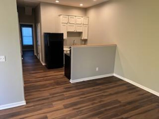 Building Photo - Newly renovted 3 bedroom Close to U of L a...