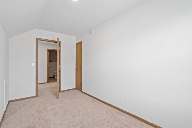Building Photo - 2507 Carnation Dr