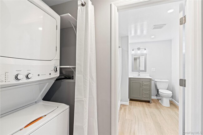 Building Photo - 5 Lakeview Ave