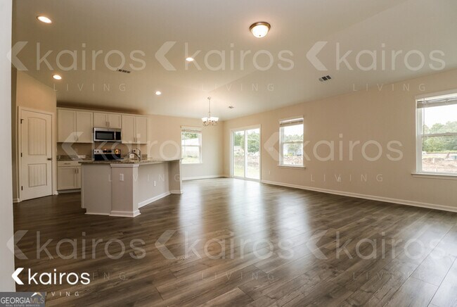 Building Photo - 17 Red Oak Dr.