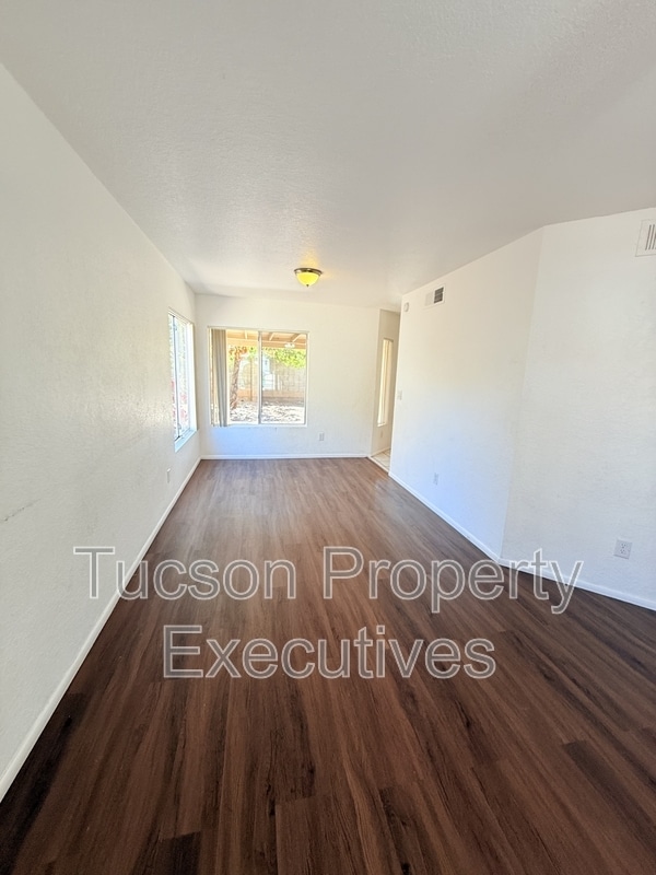 Building Photo - 9472 N Albatross Dr