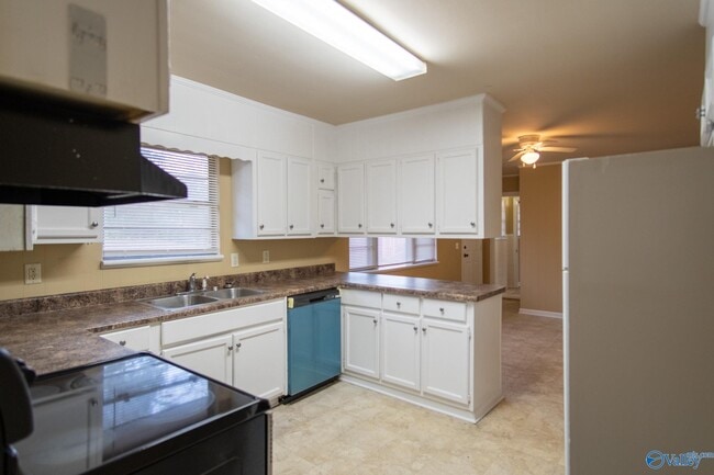 Building Photo - 3104 Cumbres Cir NW