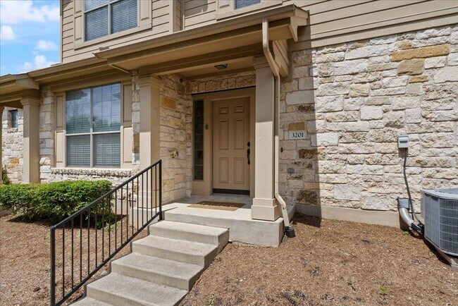 Building Photo - 9201 Brodie Ln