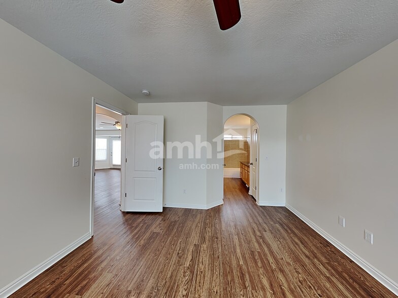 Building Photo - 229 Walton Dr