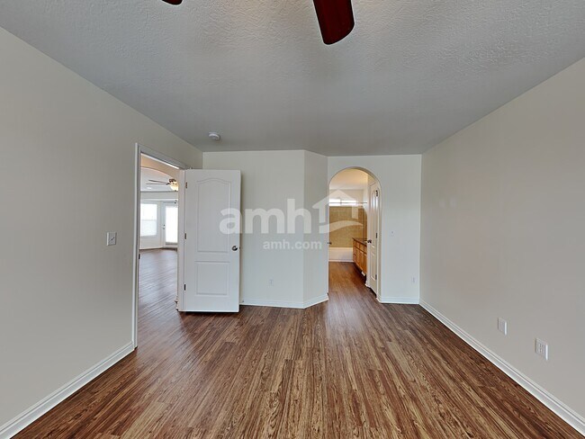 Building Photo - 229 Walton Dr