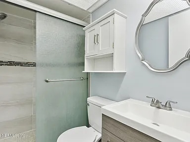 1st fl. Bathroom shower/no tub - 10388 Arrow Bluff Ct