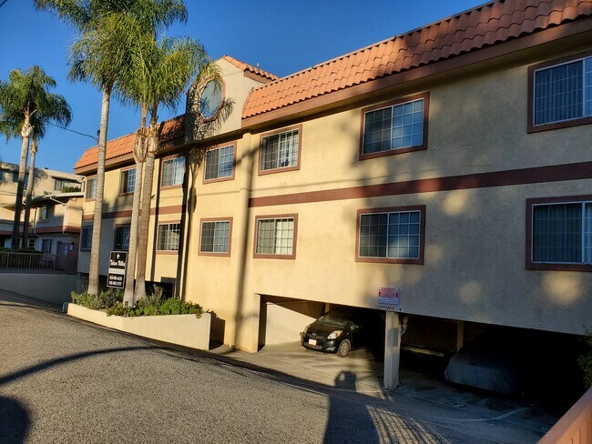 PARKING - 4604 Cahuenga Blvd