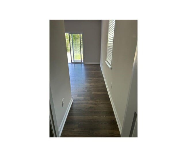 Building Photo - 1215 37th Ave Lane NE