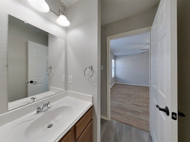 Building Photo - 22823 Sugar Bear Dr