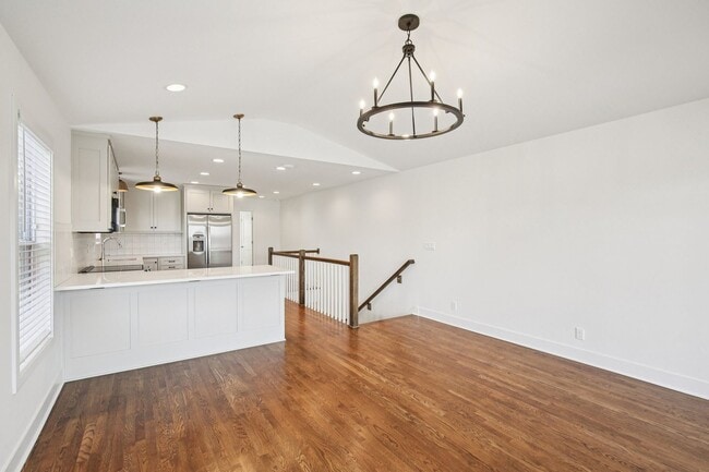 Building Photo - Main St Townhomes