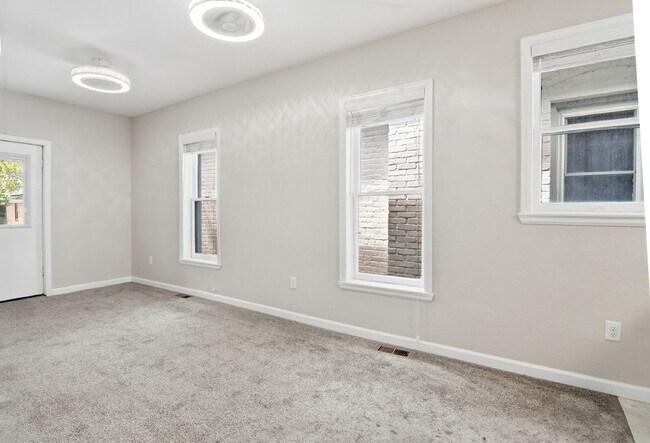 Building Photo - $2,995.95- 3 Bed, 2 Bath Home in Highlands Ranch with In Unit Laundry!