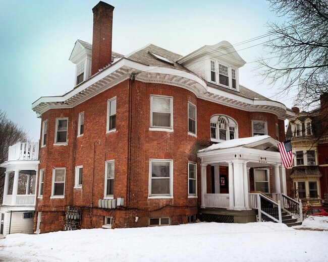 Building Photo - 207 S Union St